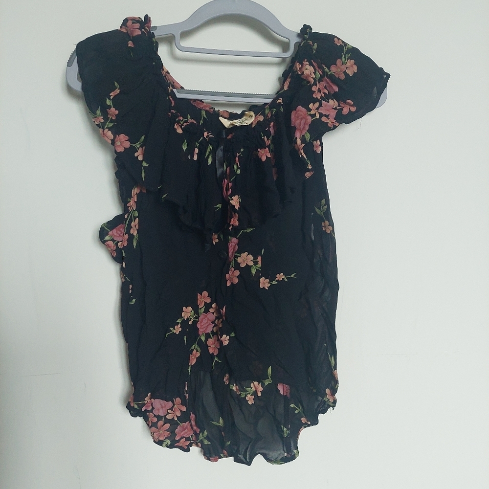 Feminine Boho Style Flowy Top Size Small